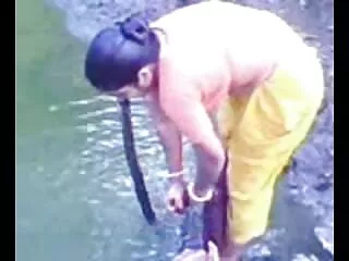 बेटियों के दोस्त के हिंदी सेक्सी वीडियो फुल मूवी साथ नीचे