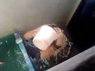 पड़ोसी ने सेक्सी मूवी फुल एचडी हिंदी में मेरी पत्नी के साथ चुदाई की