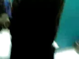 वर्चस्व वाली मादाएँ अपने उप को चिढ़ाती और सहलाती हैं फुल सेक्सी मूवी वीडियो में