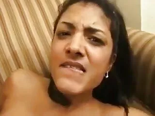 बड़े स्तन और सेक्सी फिल्म हिंदी फुल एचडी अच्छी बिल्ली के साथ ChatCam लड़की